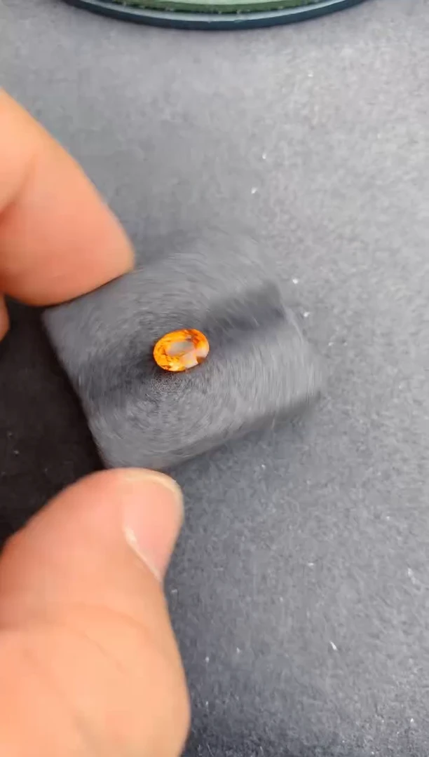 未镶嵌裸石石榴石（芬达石）1.2ct 芬达石