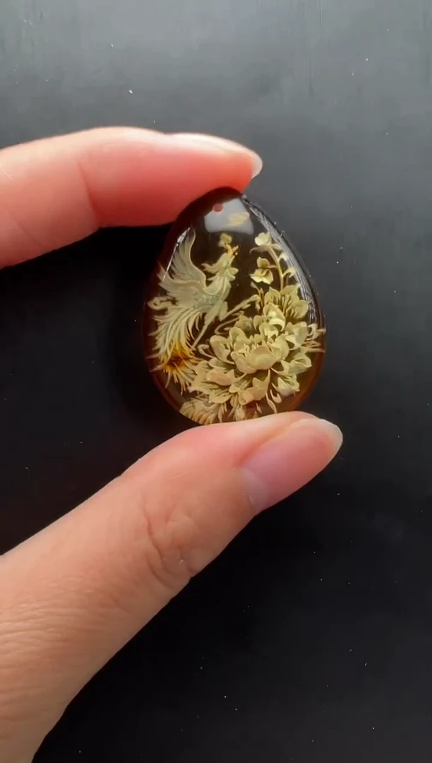 未镶嵌颈饰琥珀凤凰