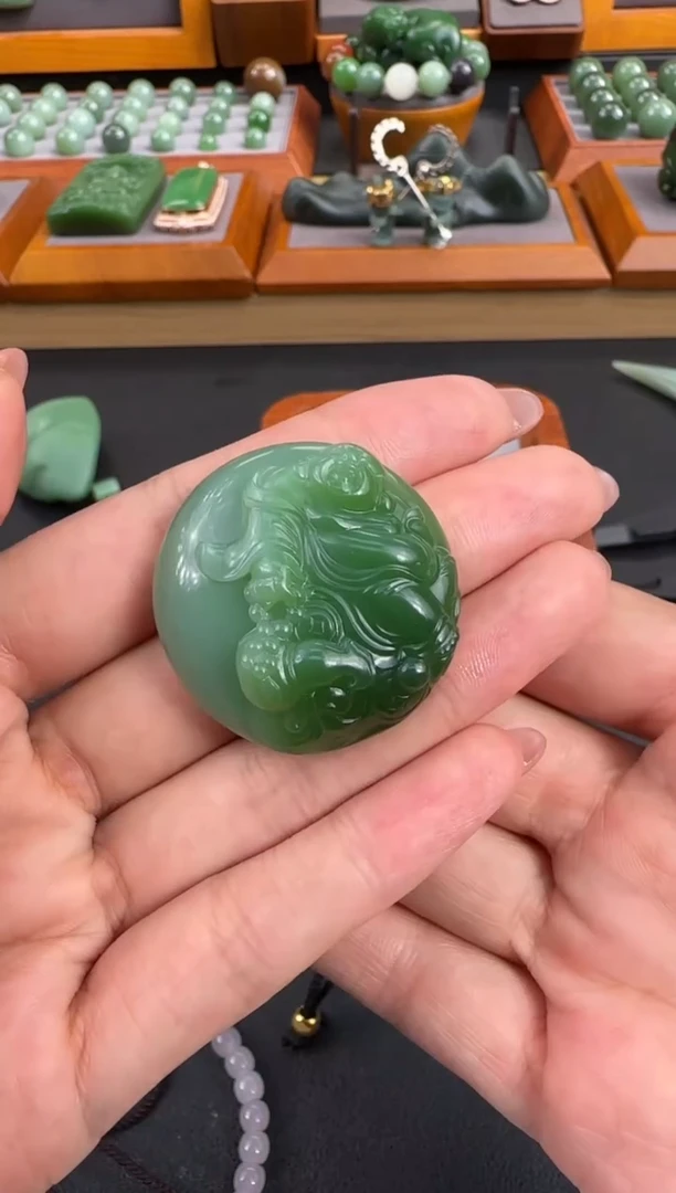 和田玉未镶嵌颈饰北****球吊坠