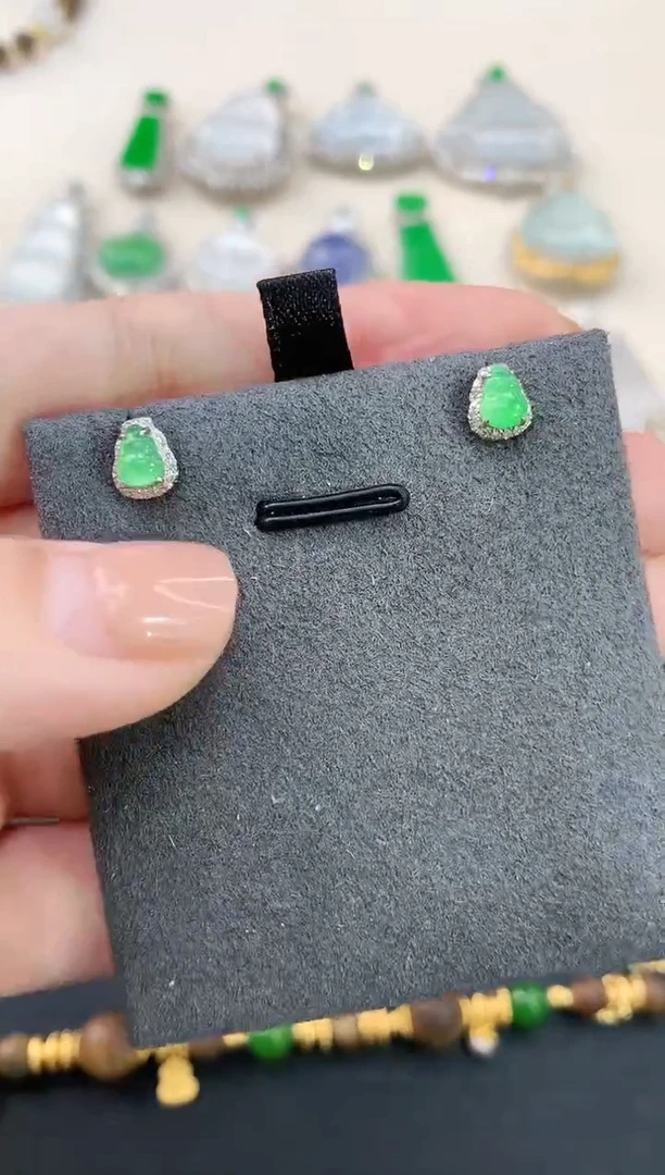 翡翠18K金镶嵌耳饰|1800+0