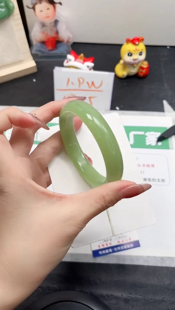 【闪购商品】石英质玉手镯未镶嵌382-60