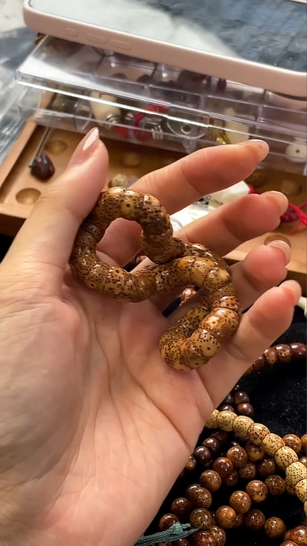 手串星月菩提精工级浅珀大肠10*7手持（B）
