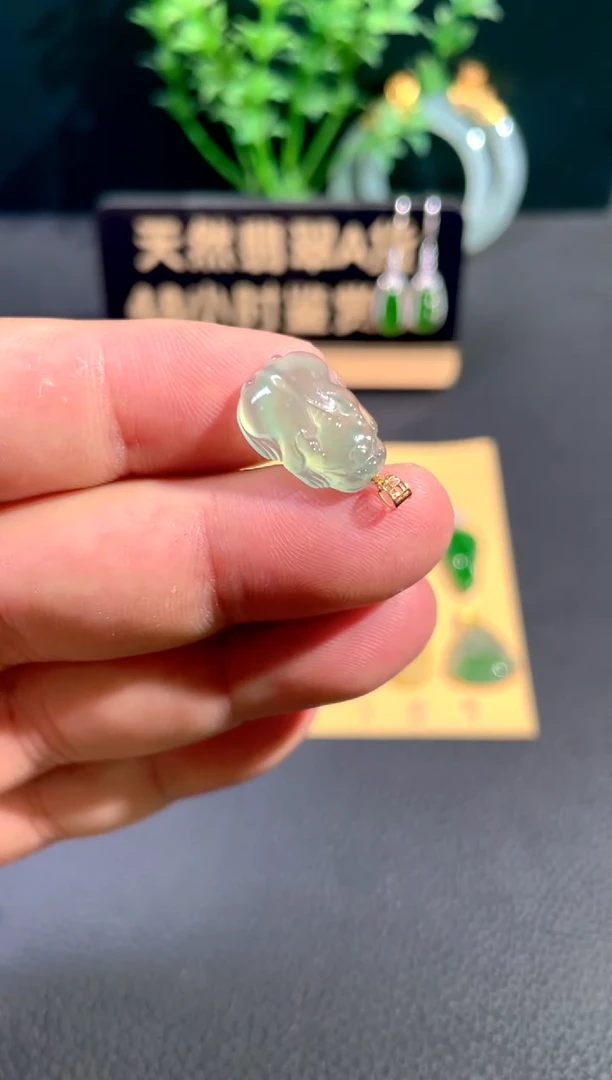 颈饰18K金镶嵌翡翠翡翠