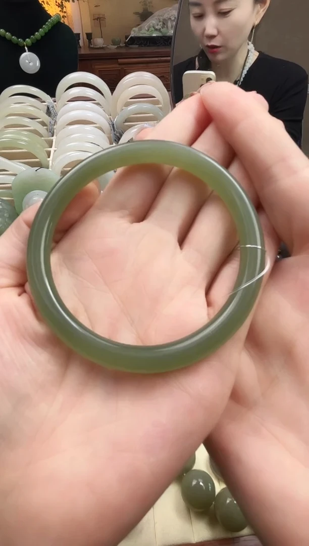 未镶嵌手镯和田玉浅湖水绿手镯圈口59