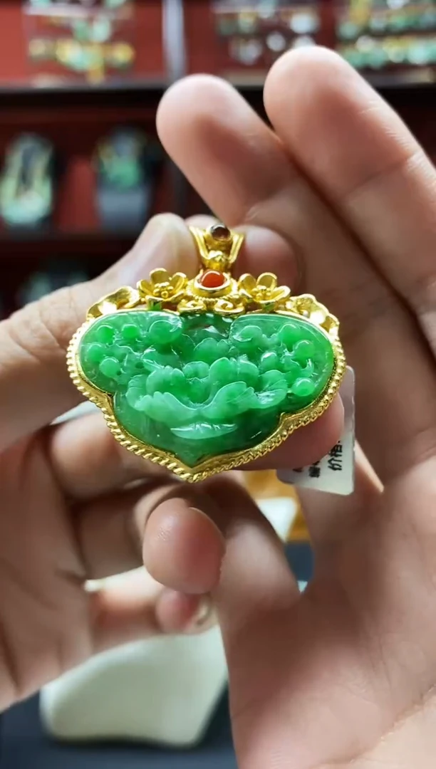 颈饰未镶嵌翡翠吊坠