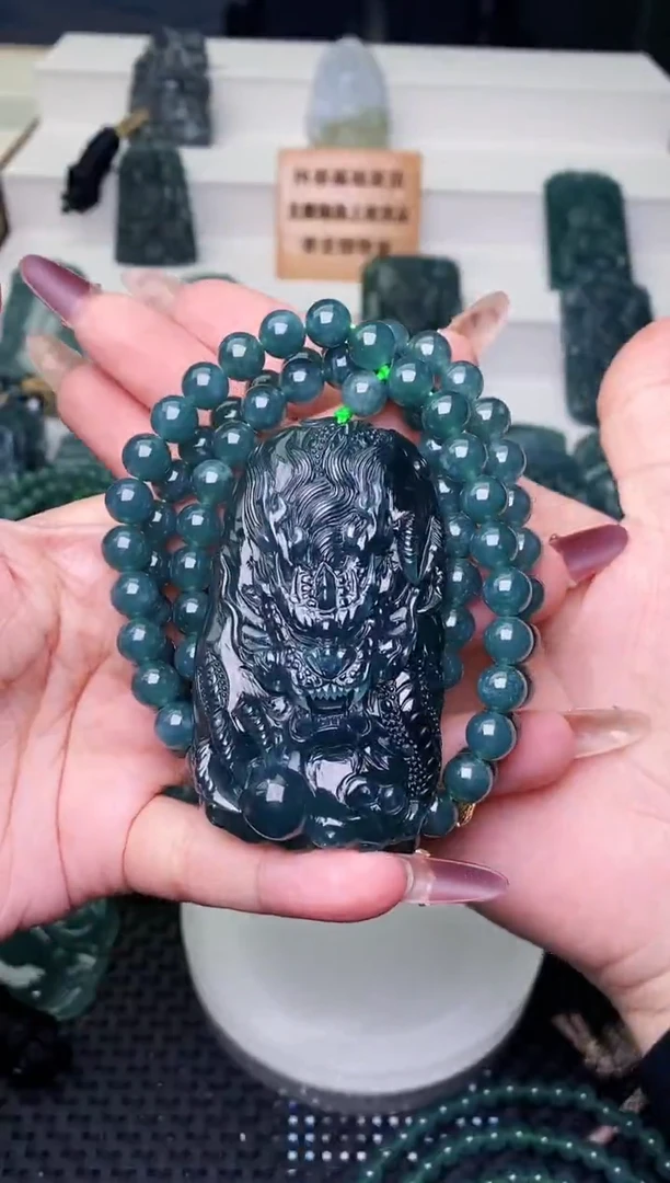 颈饰未镶嵌翡翠