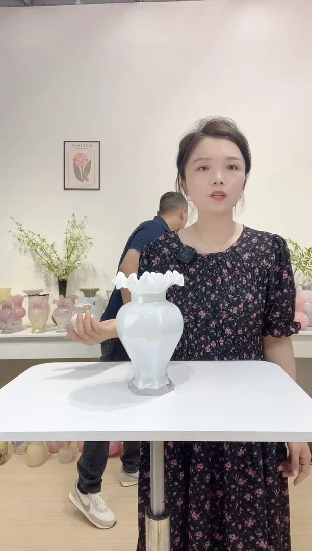 芬段206 白琉璃花瓶