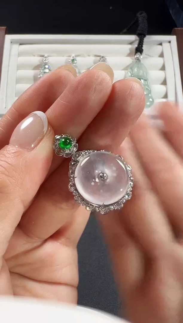 颈饰18K金镶嵌翡翠KFD1224-013