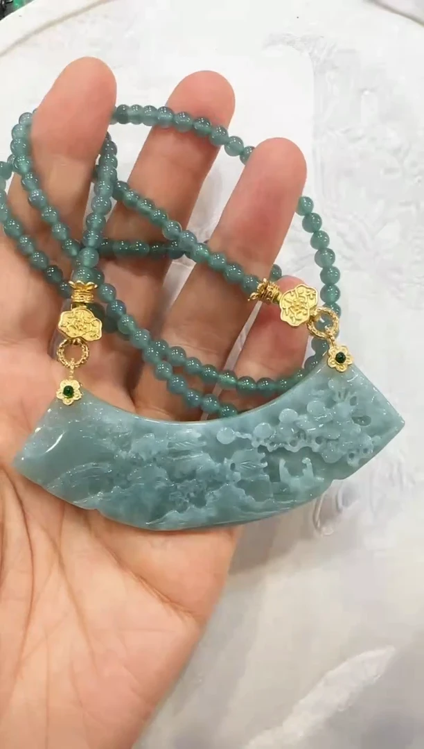 翡翠未镶嵌颈饰国风