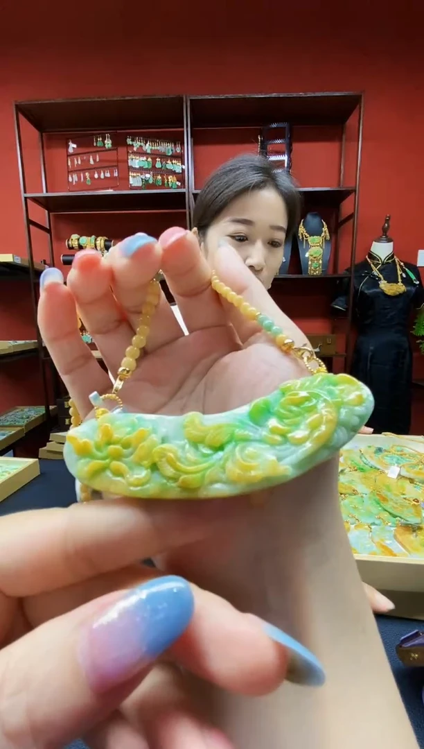 颈饰未镶嵌翡翠吊坠