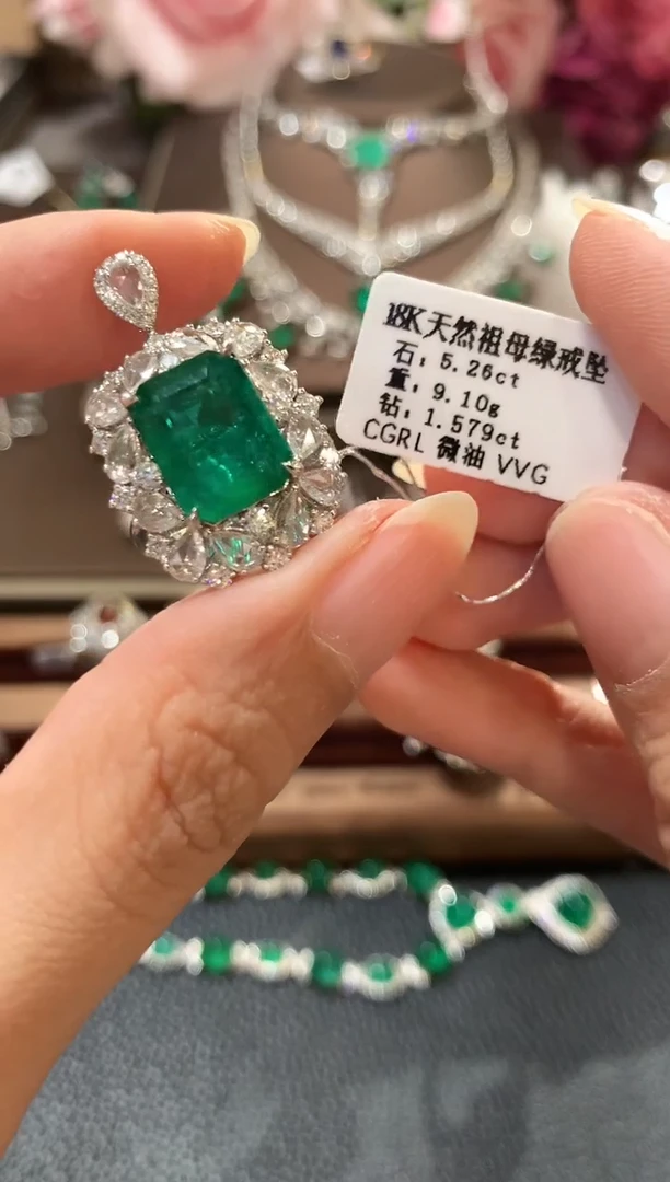 18K金镶嵌戒指祖母绿己*m163