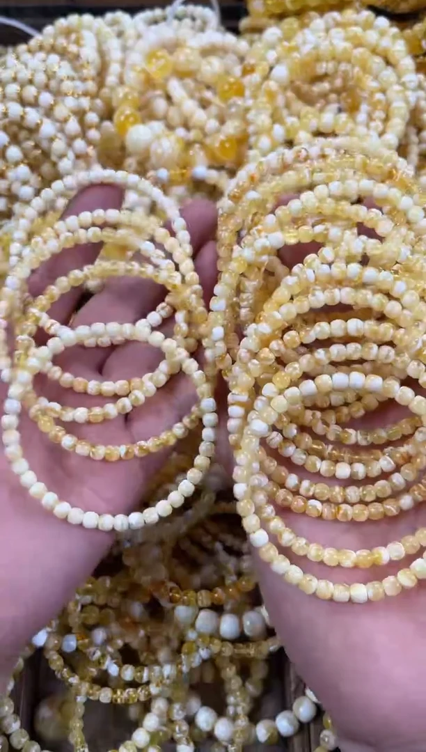 未镶嵌琥珀裸石AA1   5左右老型  多样性一条