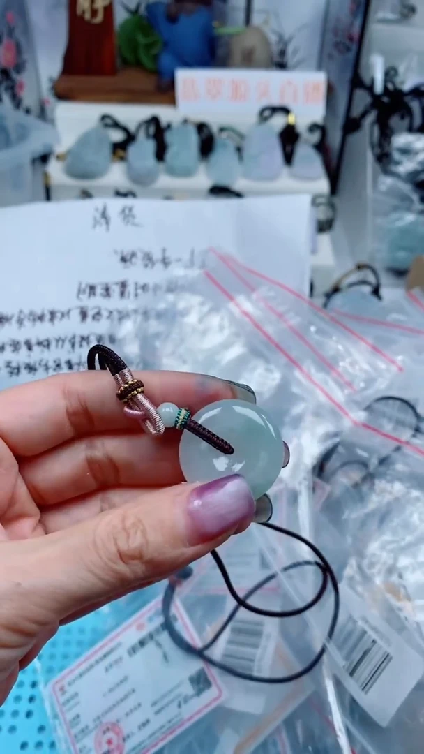 翡翠未镶嵌颈饰吊坠
