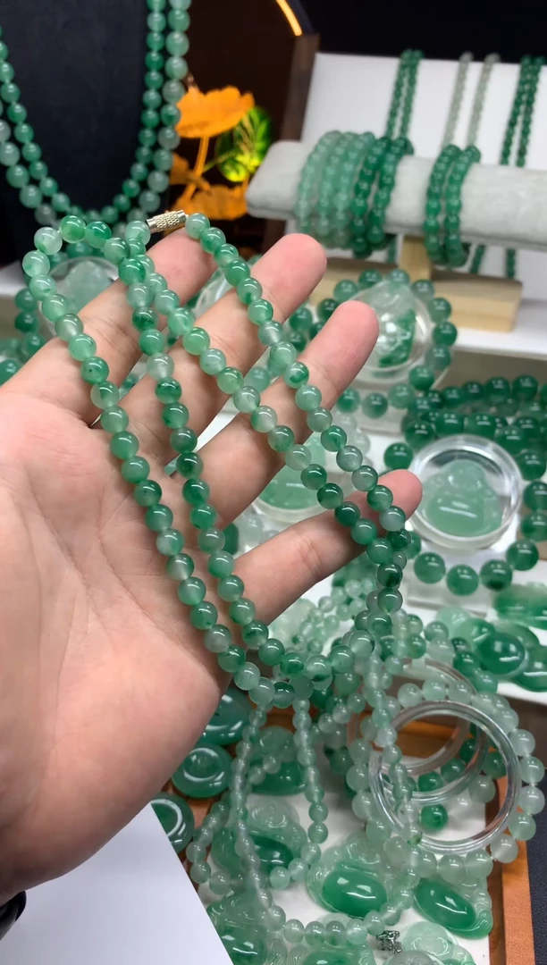 石英质玉（非洲翠）未镶嵌颈饰卡7珠串（91颗）