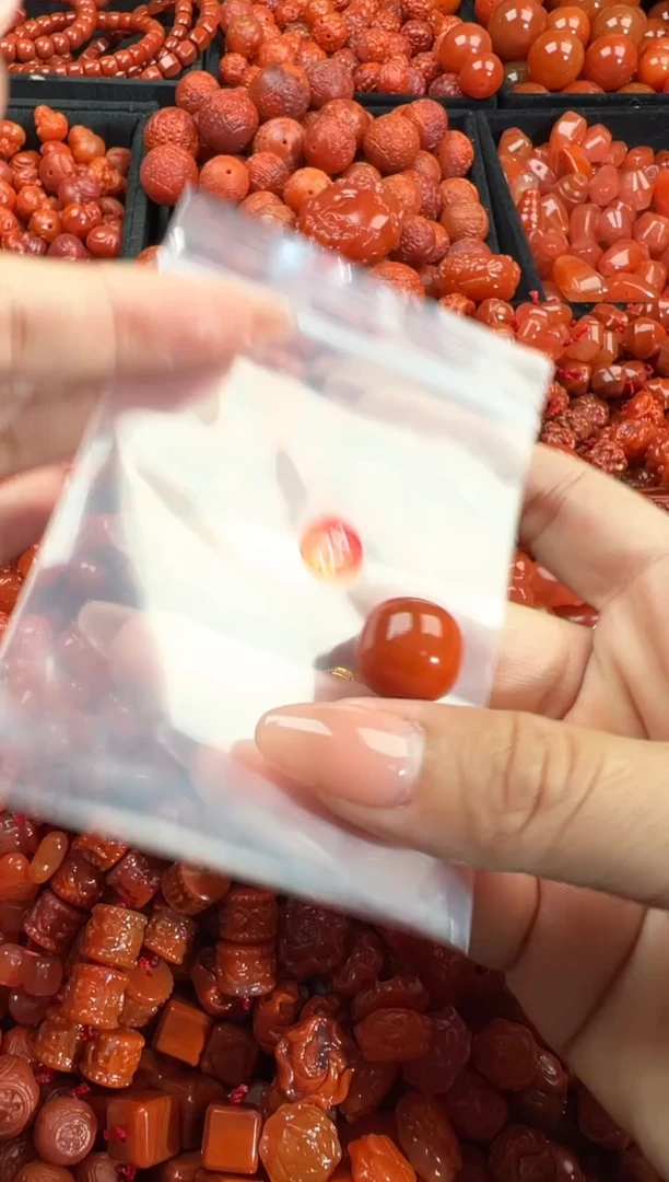 南红玛瑙未镶嵌颈饰1