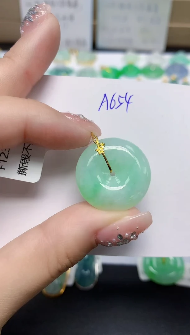 颈饰18K金镶嵌翡翠天然缅甸翡翠A货翡翠百元以上9元证书费自理