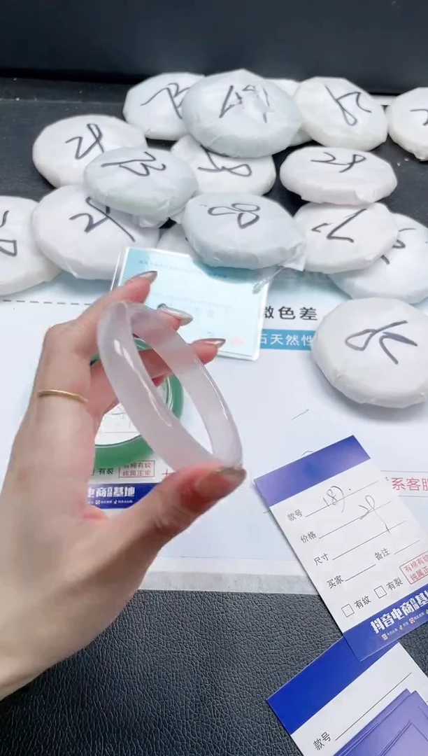 【闪购商品】石英质玉手镯未镶嵌14J187-60