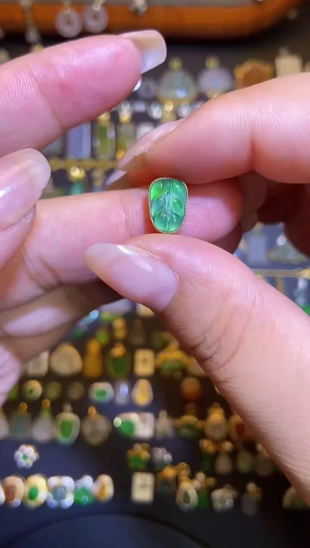 翡翠18K金镶嵌吊坠(不含链)1