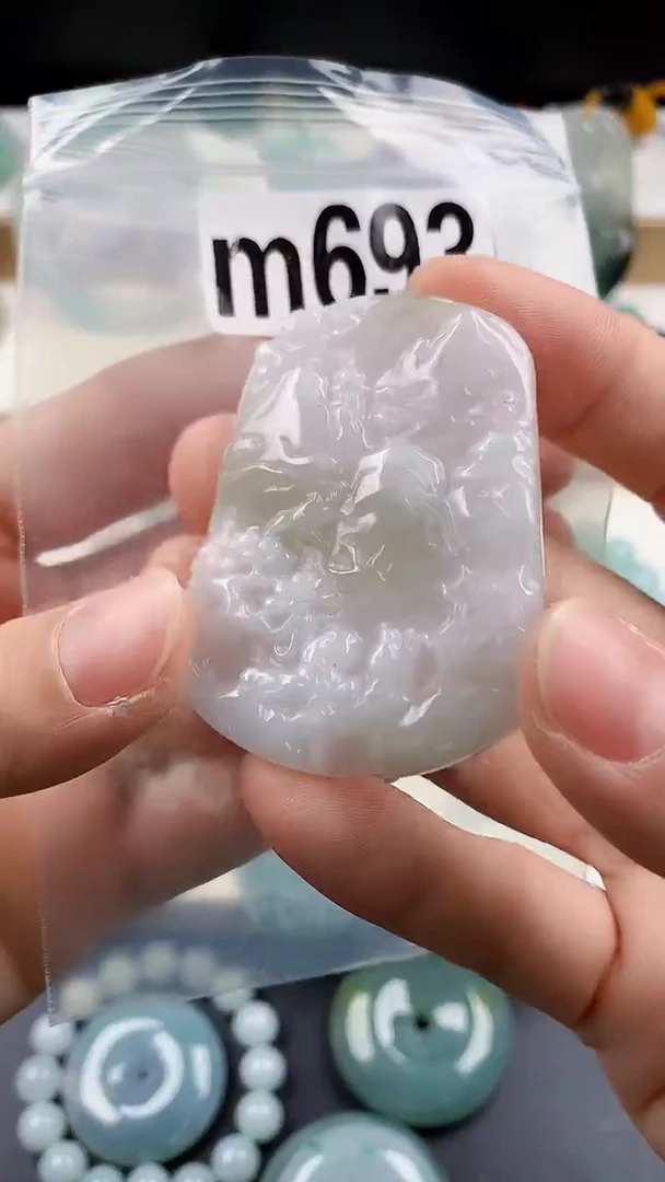 颈饰未镶嵌翡翠天然翡翠吊坠挂件