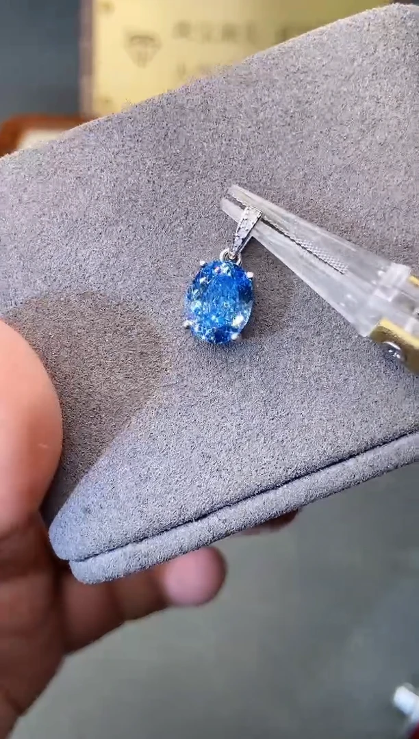 银S925镶嵌颈饰海蓝宝石......
