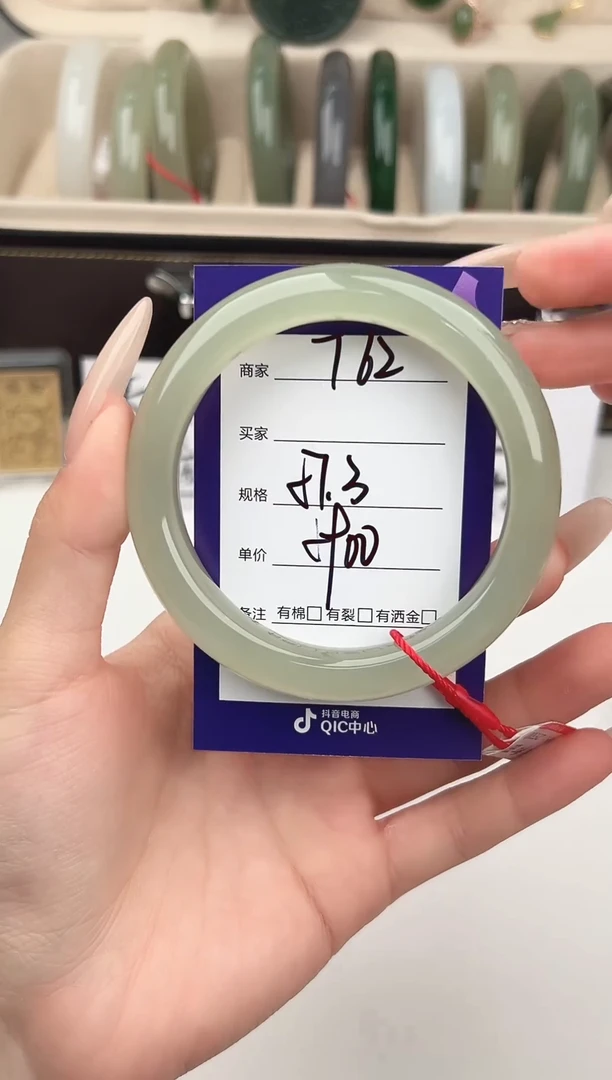 未镶嵌手镯和田玉微色差T62