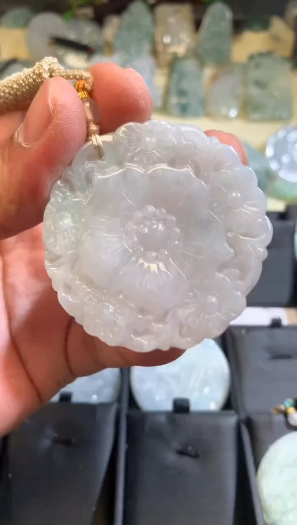 翡翠未镶嵌颈饰4/17/313