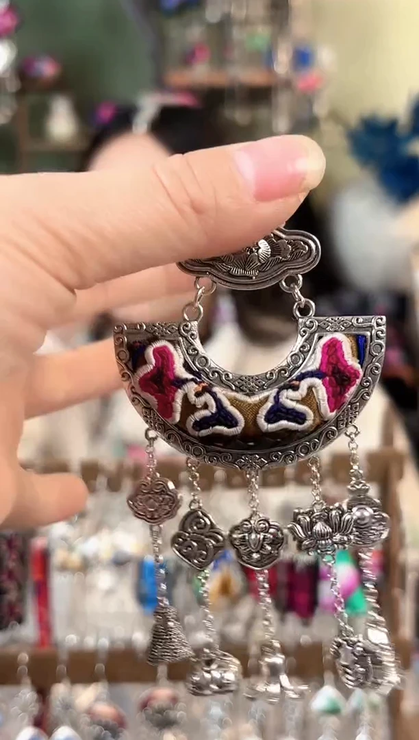 彩云南阁非遗老绣苗银饰品569