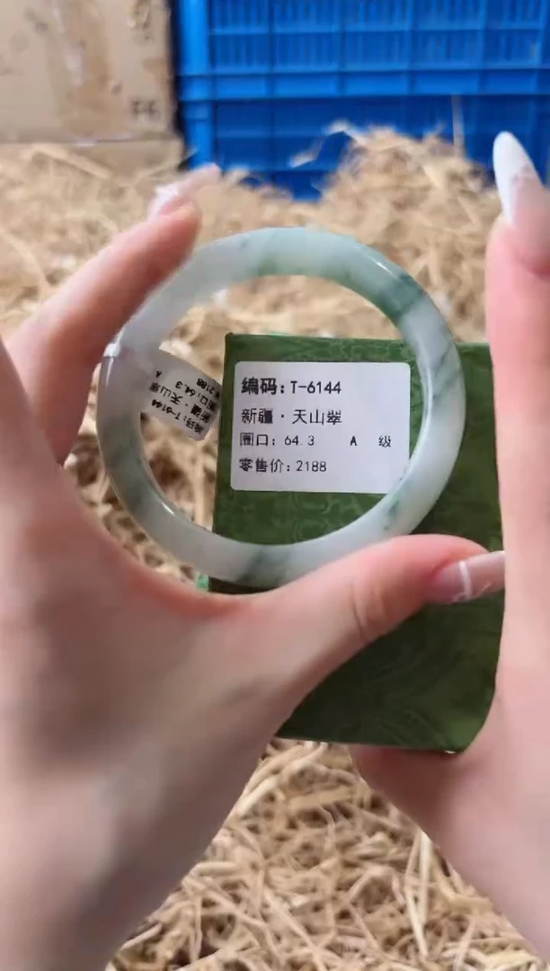 未镶嵌手镯石英质玉T-6144