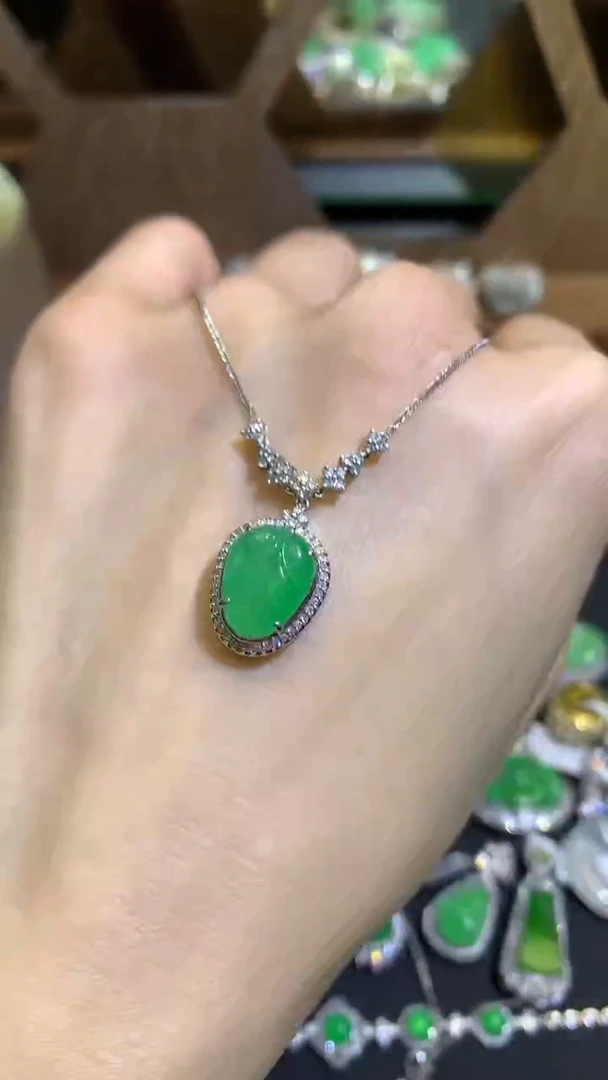 【闪购商品】翡翠吊坠(不含链)18K金镶嵌吊坠