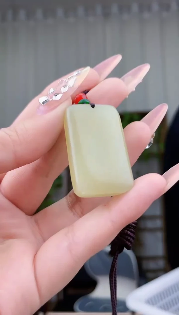 【闪购商品】和田玉挂件未镶嵌拍一发一，多样性发货！