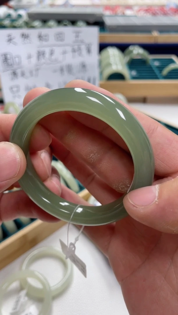 未镶嵌手镯和田玉唐*和田玉手镯200088