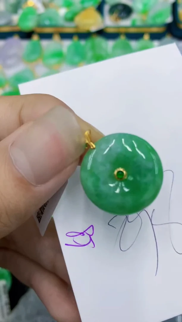 翡翠18K金镶嵌颈饰1111111111