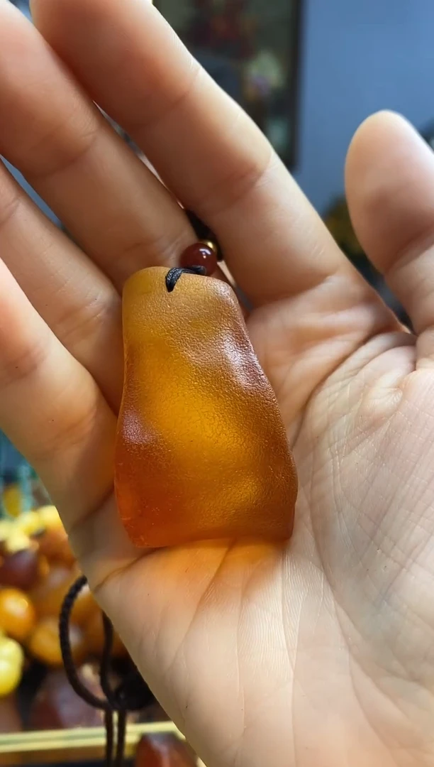 未镶嵌颈饰琥珀吊坠