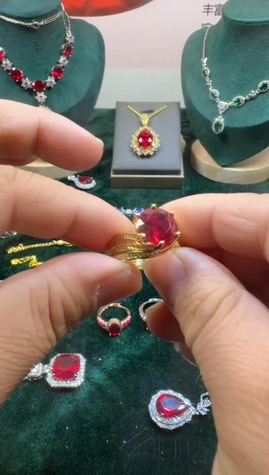 18K金镶嵌戒指红宝石0