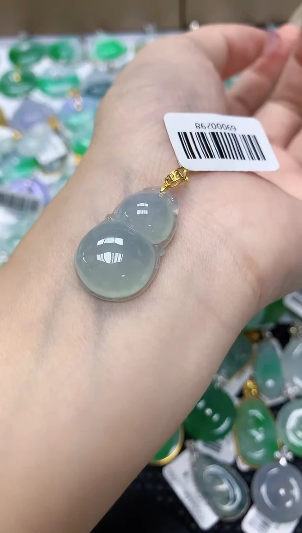 翡翠18K金镶嵌颈饰1111111111