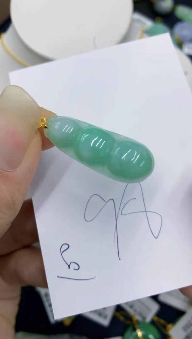 翡翠18K金镶嵌颈饰11111111111