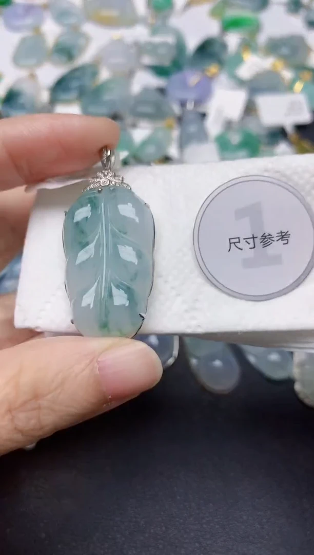 颈饰18K金镶嵌翡翠天然缅甸A货翡翠