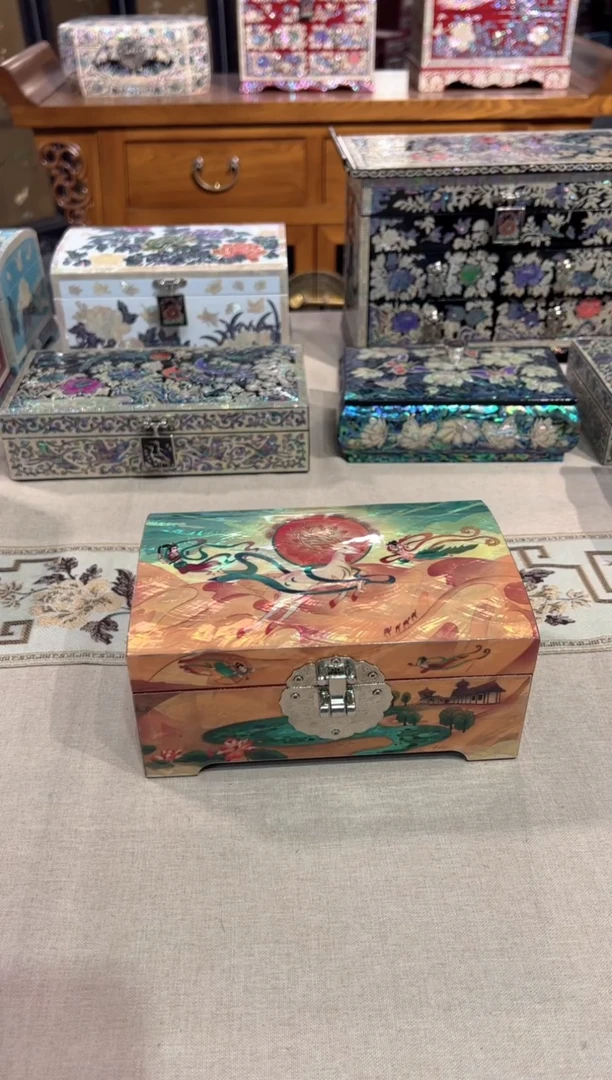 【闪购商品】鱼锁绒布底·弘贝雅螺钿漆器文化馆