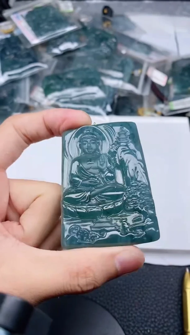 颈饰未镶嵌翡翠