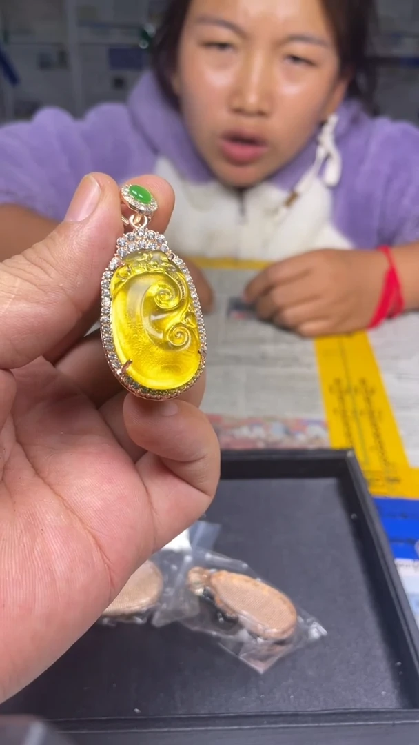 X01 黄 色 时尚 如意吊坠