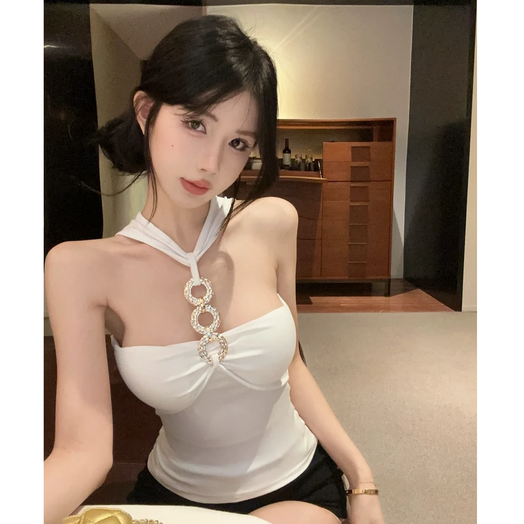 纯欲性感辣妹金属圆圈吊挂款无袖修身上衣女百搭黑色短裤