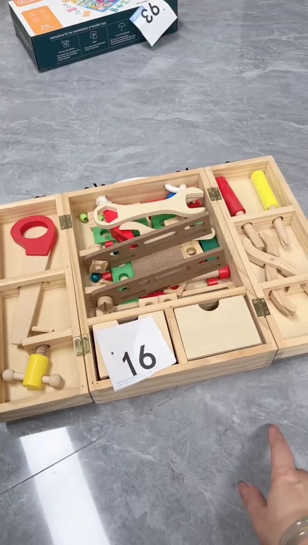 木盒装拧螺丝工具（16）