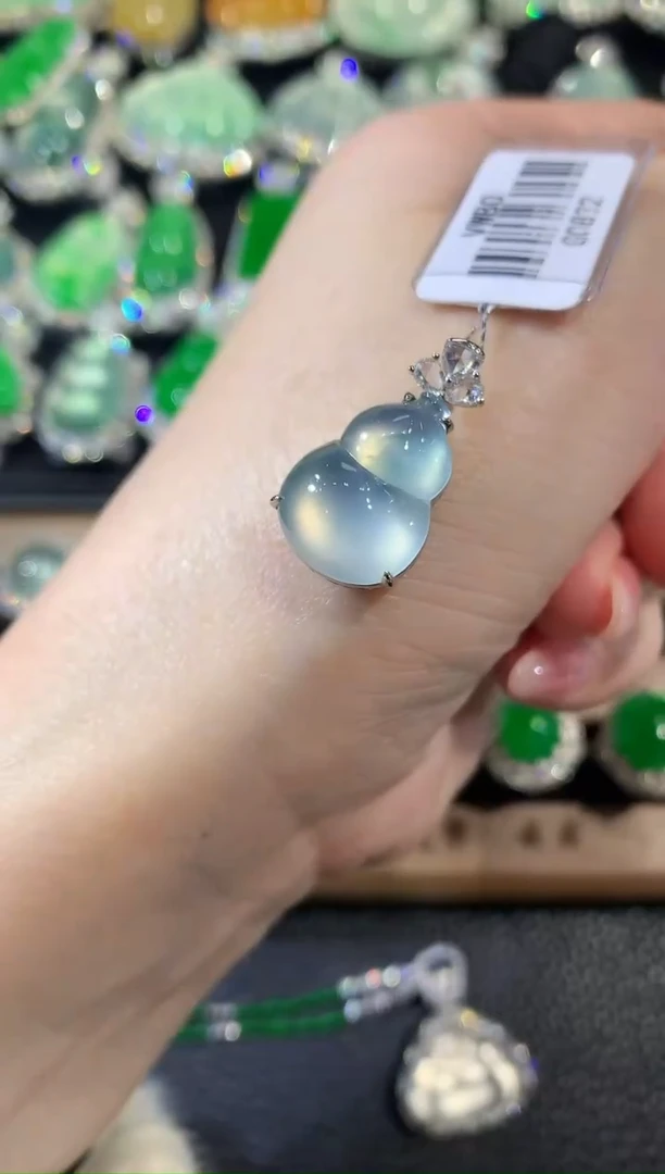 吊坠(不含链)18K金镶嵌翡翠C52