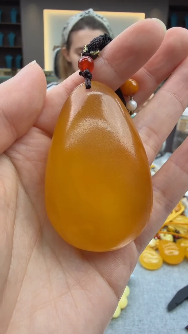 琥珀颈饰未镶嵌355秒拍号 假一罚三