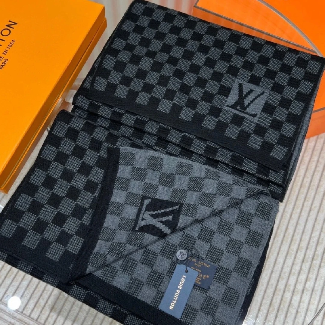 99新 LouisVuitton/路易威登 【辛河奢品】lv棋盘格围巾