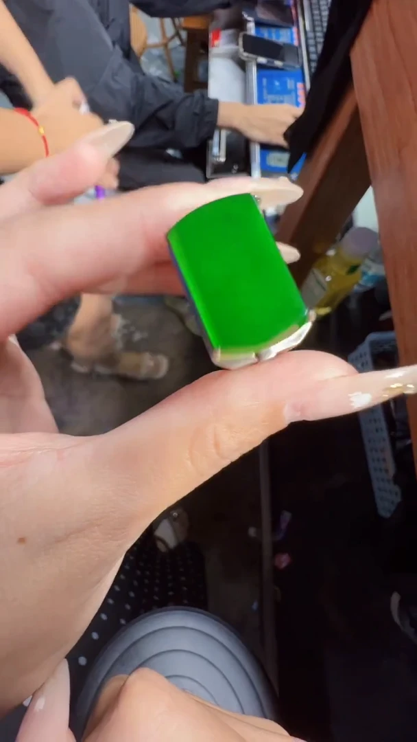 未镶嵌定制翡翠翡翠A货有轻微色差属于正常现象，戒指多样性发货1