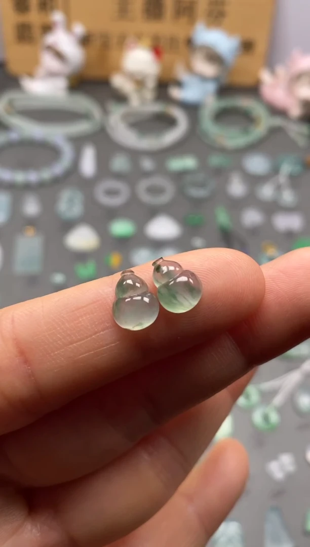 【闪购商品】翡翠颈饰未镶嵌冰飘花葫芦1对/芬