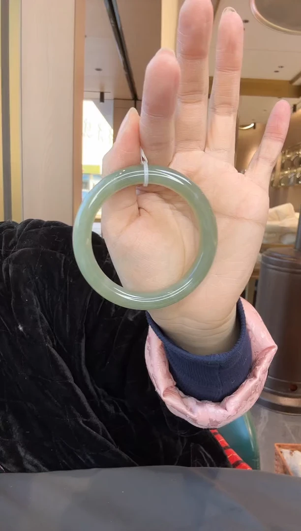 【闪购商品】和田玉手镯未镶嵌美深镯58