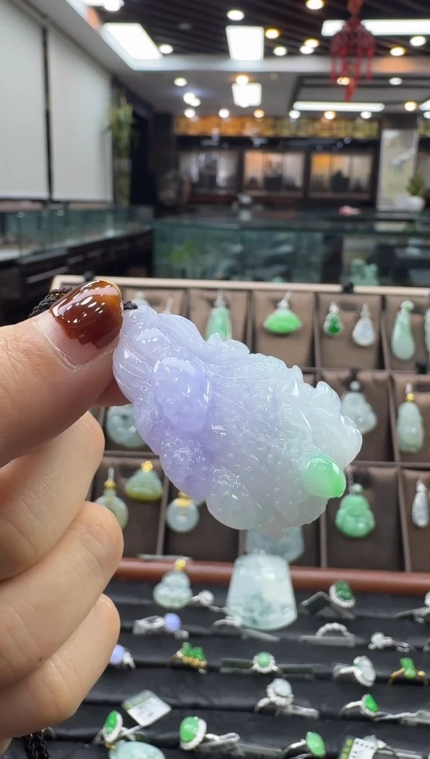 颈饰未镶嵌翡翠?**?白菜