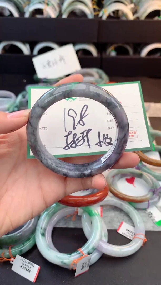 未镶嵌定制翡翠毛货需精细抛光+多人